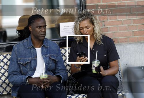Amsterdam 15 juli 2025
Mario Melchiot met partner op de cornelis schuytstraat.