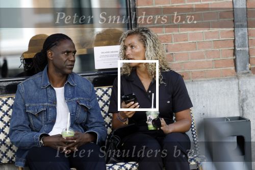 Amsterdam 15 juli 2025
Mario Melchiot met partner op de cornelis schuytstraat.
