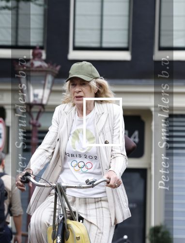 Amsterdam 18 juli 2025
Mieke v d Weij op de fiets in het centrum van Amsterdam .