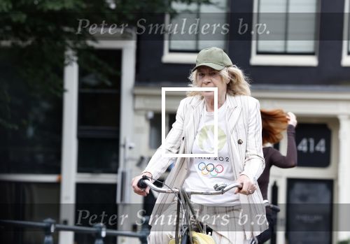 Amsterdam 18 juli 2025
Mieke v d Weij op de fiets in het centrum van Amsterdam .