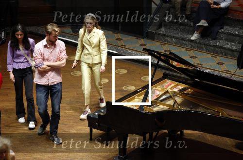 Amsterdam 27 juni 2025
Wibi Soerjadi geeft een concert in de Duif in Amsterdam. Mirthe vriendin Wibi
