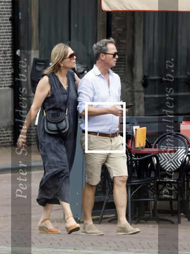 Gouda 18 juli 2025
Rogier Smit heeft een afspraak met zijn zus Pauline en zwager Reinout  in het centrum van Gouda.