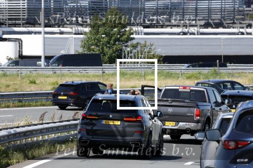 Amsterdam 17 juli 2025
Undercover Politie wagens op de vluchtstrook van de A9