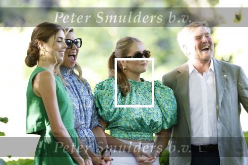 Den Haag 30 juni 2025
Jaarlijkse fotouurtje op huis ten Bosch met aanwezig Koning Willem Alexander Koningin Maxima Prinses Amalia Prinses Alexia Prinses Ariane en hondje Mambo.