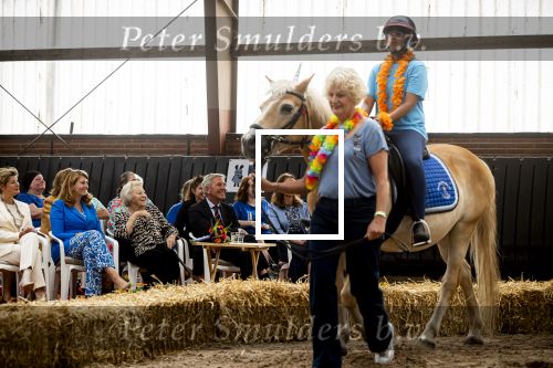 Den Haag 5 juli 2025
Hare Koninklijke Hoogheid Prinses Beatrix der Nederlanden heeft op zaterdagmiddag 5 juli het 60-jarig jubileum van de Stichting Paardrijden voor Gehandicapten (SPG) op de Madurodam Manege in Den Haag bijgewoond.