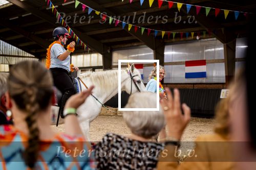 Den Haag 5 juli 2025
Hare Koninklijke Hoogheid Prinses Beatrix der Nederlanden heeft op zaterdagmiddag 5 juli het 60-jarig jubileum van de Stichting Paardrijden voor Gehandicapten (SPG) op de Madurodam Manege in Den Haag bijgewoond.