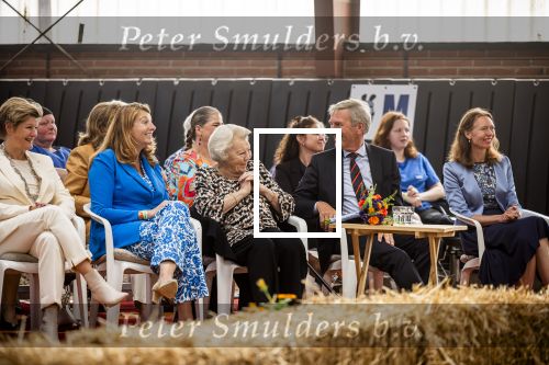 Den Haag 5 juli 2025
Hare Koninklijke Hoogheid Prinses Beatrix der Nederlanden heeft op zaterdagmiddag 5 juli het 60-jarig jubileum van de Stichting Paardrijden voor Gehandicapten (SPG) op de Madurodam Manege in Den Haag bijgewoond.