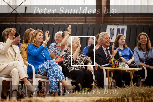 Den Haag 5 juli 2025
Hare Koninklijke Hoogheid Prinses Beatrix der Nederlanden heeft op zaterdagmiddag 5 juli het 60-jarig jubileum van de Stichting Paardrijden voor Gehandicapten (SPG) op de Madurodam Manege in Den Haag bijgewoond.