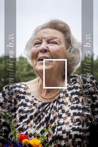 Den Haag 5 juli 2025
Hare Koninklijke Hoogheid Prinses Beatrix der Nederlanden heeft op zaterdagmiddag 5 juli het 60-jarig jubileum van de Stichting Paardrijden voor Gehandicapten (SPG) op de Madurodam Manege in Den Haag bijgewoond.