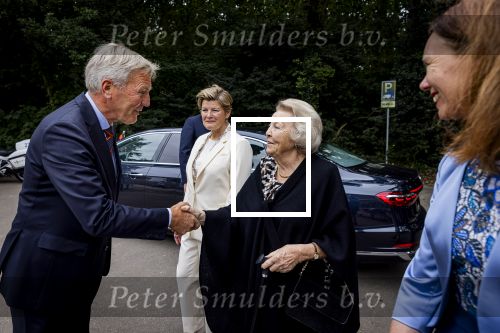 Den Haag 5 juli 2025
Hare Koninklijke Hoogheid Prinses Beatrix der Nederlanden heeft op zaterdagmiddag 5 juli het 60-jarig jubileum van de Stichting Paardrijden voor Gehandicapten (SPG) op de Madurodam Manege in Den Haag bijgewoond.