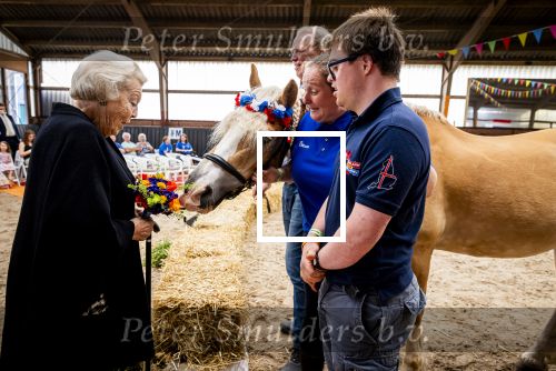 Den Haag 5 juli 2025
Hare Koninklijke Hoogheid Prinses Beatrix der Nederlanden heeft op zaterdagmiddag 5 juli het 60-jarig jubileum van de Stichting Paardrijden voor Gehandicapten (SPG) op de Madurodam Manege in Den Haag bijgewoond.