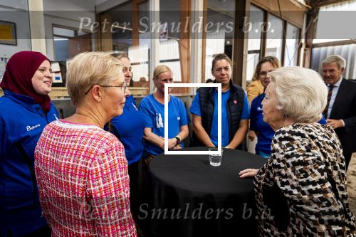 Den Haag 5 juli 2025
Hare Koninklijke Hoogheid Prinses Beatrix der Nederlanden heeft op zaterdagmiddag 5 juli het 60-jarig jubileum van de Stichting Paardrijden voor Gehandicapten (SPG) op de Madurodam Manege in Den Haag bijgewoond.