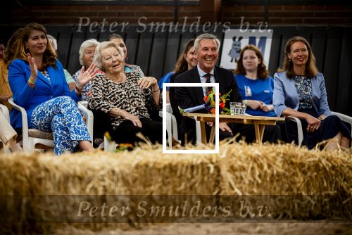 Den Haag 5 juli 2025
Hare Koninklijke Hoogheid Prinses Beatrix der Nederlanden heeft op zaterdagmiddag 5 juli het 60-jarig jubileum van de Stichting Paardrijden voor Gehandicapten (SPG) op de Madurodam Manege in Den Haag bijgewoond.