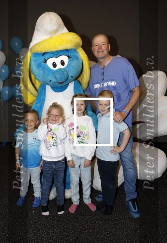 Leidschendam 6 juli 2025
Premiere Smurfen film bij Kinepolis . Aanwezig oa van de stemmencast Roxy Dekker Luuk v Leeuwen Julia Tan en Thorn de Vries . Raymond v Barneveld kwam met zijn zoon , kleinkinderen en zijn vrouw