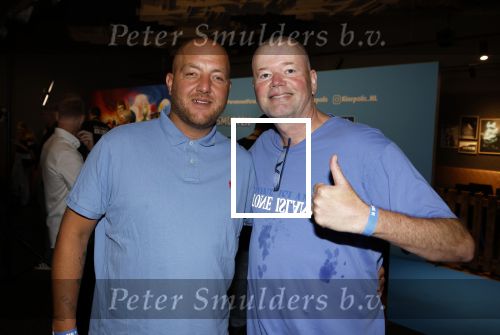 Leidschendam 6 juli 2025
Premiere Smurfen film bij Kinepolis . Aanwezig oa van de stemmencast Roxy Dekker Luuk v Leeuwen Julia Tan en Thorn de Vries . Raymond v Barneveld kwam met zijn zoon , kleinkinderen en zijn vrouw