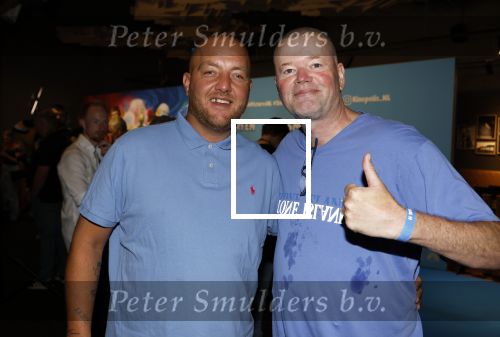 Leidschendam 6 juli 2025
Premiere Smurfen film bij Kinepolis . Aanwezig oa van de stemmencast Roxy Dekker Luuk v Leeuwen Julia Tan en Thorn de Vries . Raymond v Barneveld kwam met zijn zoon , kleinkinderen en zijn vrouw