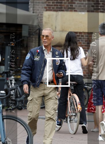 Gouda 18 juli 2025
Rogier Smit heeft een afspraak met zijn zus Pauline en zwager Reinout  in het centrum van Gouda.