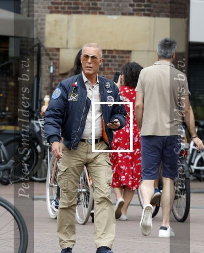 Gouda 18 juli 2025
Rogier Smit heeft een afspraak met zijn zus Pauline en zwager Reinout  in het centrum van Gouda.