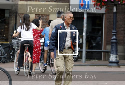 Gouda 18 juli 2025
Rogier Smit heeft een afspraak met zijn zus Pauline en zwager Reinout  in het centrum van Gouda.