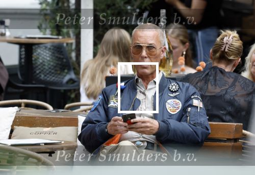 Gouda 18 juli 2025
Rogier Smit heeft een afspraak met zijn zus Pauline en zwager Reinout  in het centrum van Gouda.