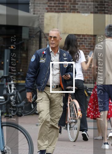 Gouda 18 juli 2025
Rogier Smit heeft een afspraak met zijn zus Pauline en zwager Reinout  in het centrum van Gouda.