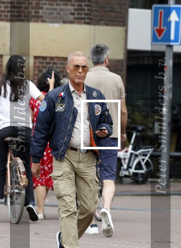 Gouda 18 juli 2025
Rogier Smit heeft een afspraak met zijn zus Pauline en zwager Reinout  in het centrum van Gouda.