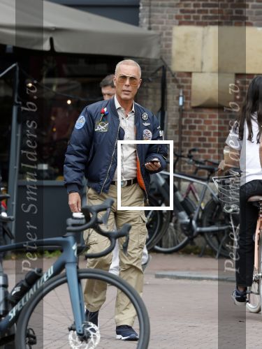 Gouda 18 juli 2025
Rogier Smit heeft een afspraak met zijn zus Pauline en zwager Reinout  in het centrum van Gouda.