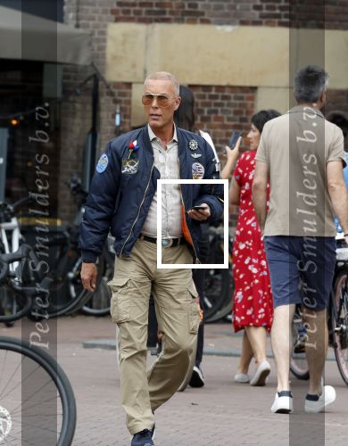 Gouda 18 juli 2025
Rogier Smit heeft een afspraak met zijn zus Pauline en zwager Reinout  in het centrum van Gouda.