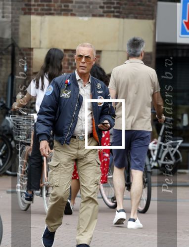 Gouda 18 juli 2025
Rogier Smit heeft een afspraak met zijn zus Pauline en zwager Reinout  in het centrum van Gouda.