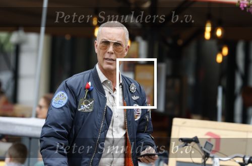 Gouda 18 juli 2025
Rogier Smit heeft een afspraak met zijn zus Pauline en zwager Reinout  in het centrum van Gouda.