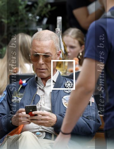 Gouda 18 juli 2025
Rogier Smit heeft een afspraak met zijn zus Pauline en zwager Reinout  in het centrum van Gouda.