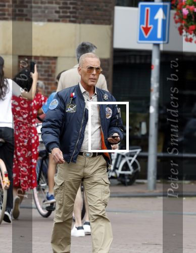 Gouda 18 juli 2025
Rogier Smit heeft een afspraak met zijn zus Pauline en zwager Reinout  in het centrum van Gouda.