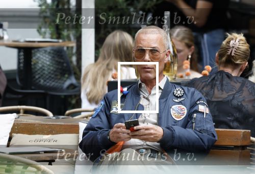 Gouda 18 juli 2025
Rogier Smit heeft een afspraak met zijn zus Pauline en zwager Reinout  in het centrum van Gouda.