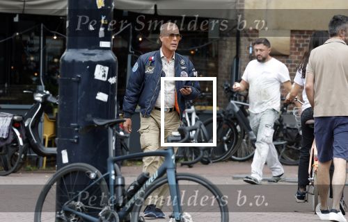 Gouda 18 juli 2025
Rogier Smit heeft een afspraak met zijn zus Pauline en zwager Reinout  in het centrum van Gouda.