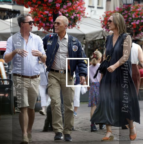 Gouda 18 juli 2025
Rogier Smit heeft een afspraak met zijn zus Pauline en zwager Reinout  in het centrum van Gouda.