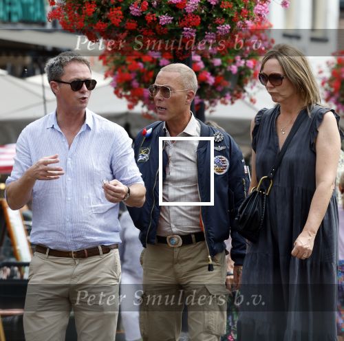 Gouda 18 juli 2025
Rogier Smit heeft een afspraak met zijn zus Pauline en zwager Reinout  in het centrum van Gouda.