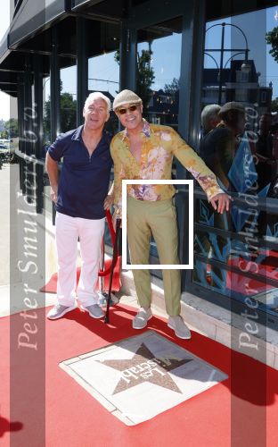 Scheveningen 30 juni 2025
Onthulling van de Walk of Fame ter gelegenheid van 35 jaar aan bijzondere musicalproducties in het AFAS Circustheater in Scheveningen. Stanley Burleson