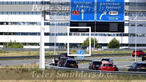 Amsterdam 17 juli 2025
Undercover Politie wagens op de vluchtstrook van de A9