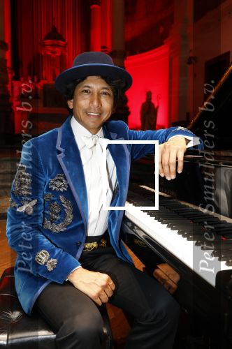 Amsterdam 27 juni 2025
Wibi Soerjadi geeft een concert in de Duif in Amsterdam.