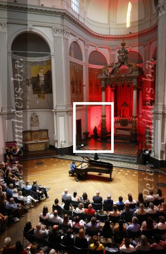 Amsterdam 27 juni 2025
Wibi Soerjadi geeft een concert in de Duif in Amsterdam.