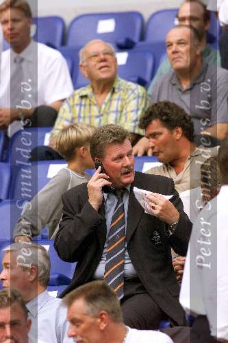 Amsterdam Arena stadion, 13 Augustus 2000
PSV-Roda JC, eindstand 2-0 om de Johan Cruyff-schaal
Arie v Eijden met gsm