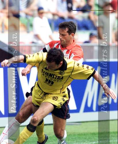 Amsterdam Arena stadion, 13 Augustus 2000
PSV-Roda JC, eindstand 2-0 om de Johan Cruyff-schaal
Ernest Faber