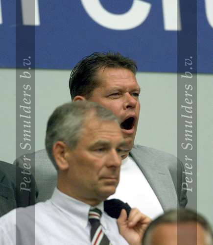 Amsterdam Arena stadion, 13 Augustus 2000
PSV-Roda JC, eindstand 2-0 om de Johan Cruyff-schaal
Een geeuwende inmiddels manager van PSV Frank Arnesen