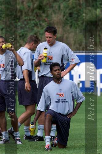 Hoenderloo, 14 augustus 2000
eerste training nederlands elftal onder leiding van de nieuwe bondscoach Louis v Gaal
Patrick kluivert en Jan Vennegoor