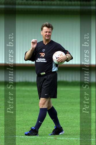Hoenderloo, 14 augustus 2000
eerste training nederlands elftal onder leiding van de nieuwe bondscoach Louis v Gaal