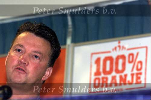 Hoenderloo, 14 augustus 2000
eerste training nederlands elftal onder leiding van de nieuwe bondscoach Louis v Gaal