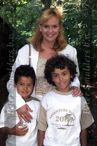 Wassenaar 3 augustus 2000
Nieuwe atraktie op Duinrell.
Manon Thomas en haar kinderen