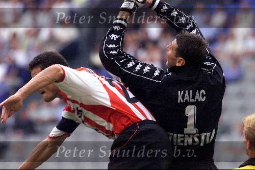 Amsterdam Arena stadion, 13 Augustus 2000
PSV-Roda JC, eindstand 2-0 om de Johan Cruyff-schaal
Nikiforov in duel met Kalac
