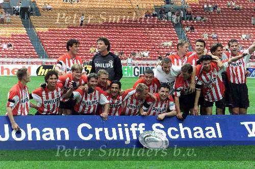 Amsterdam Arena stadion, 13 Augustus 2000
PSV-Roda JC, eindstand 2-0 om de Johan Cruyff-schaal
PSV Selektie met de Johan Cruyff-schaal