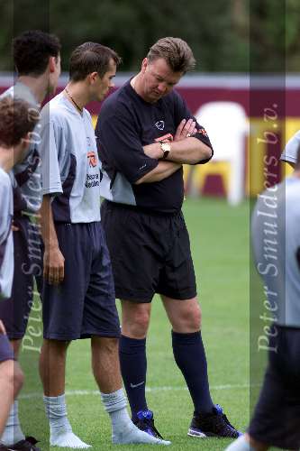 Hoenderloo, 14 augustus 2000
eerste training nederlands elftal onder leiding van de nieuwe bondscoach Louis v Gaal met Phillip Cocu